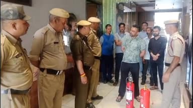 देहरा ।। News123 ।। पौंग व्यू होटल में दमकल विभाग ने की मॉक ड्रिल, आगजनी की घटनाओं को लेकर किया जागरूक #देहरा #pongview...
