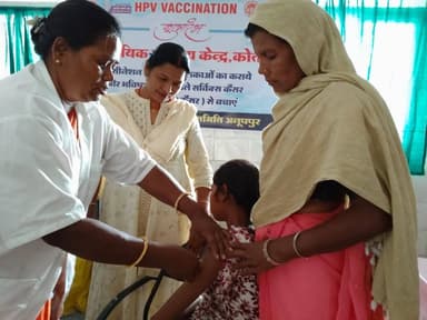 जिले में 14 से 15 वर्ष 3 माह आयु वर्ग की किशोरियों को सर्वाइकल कैंसर से सुरक्षित करने के उद्देश्य से एचपीवी टीकाकरण का व...