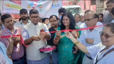 #अलीगढ़
*महापौर प्रशांत सिंहल ने हरी झंडी दिखाकर जागरूकता रैली को किया रवाना, स्वच्छता व सतर्कता का दिया संदेश*