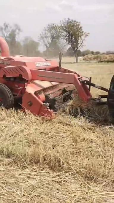 कृषक श्री दशरथ प्रसाद साहू द्वारा स्ट्रॉ रीपर कृषि यंत्र द्वारा भूसा बनाकर किया जा रहा नरवाई प्रबंधन
--
ग्राम वनपुरा विक...