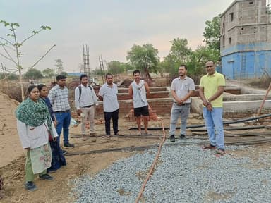 जिला पंचायत सीईओ श्री प्रेम कुमार पटेल ने विकासखंड छुईखदान के विभिन्न ग्रामों का किया दौरा, आवास निर्माण में तेजी लाने क...