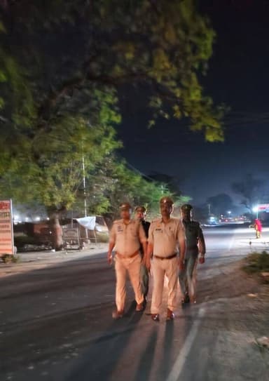 #SPHts के निर्देशन मे जनपद में शान्ति, सुरक्षा व कानून व्यवस्था को सुदृढ बनाये रखने हेतु थाना हाथरस जंक्शन पुलिस द्वार...