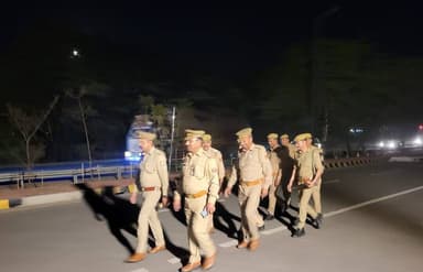 #SPHts के निर्देशन मे जनपद में शान्ति, सुरक्षा व कानून व्यवस्था को सुदृढ बनाये रखने हेतु थाना चंदपा पुलिस द्वारा थाना ...