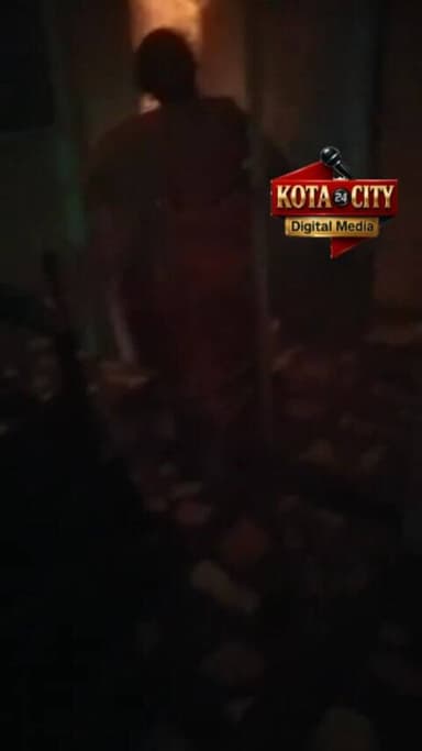 रेलवे सोसाइटी के मकान में लगी आग, लोगों की सूझबूझ से टला बड़ा हादसा
कोटा के स्टेशन माल रोड स्थित रेलवे सोसाइटी में गुरुव...