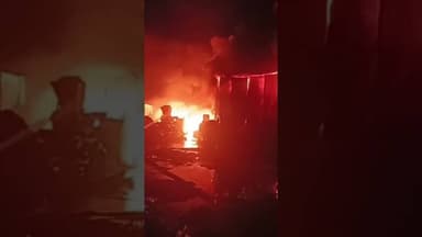 #कोसी कलां में प्लास्टिक फैक्ट्री में लगी भयंकर आग, दम कल मौके पर#लाखों का नुकसान