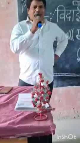 छौड़ाही: डुमरी विद्यालय में अष्टम वर्ग के छात्र-छात्राओं को भावभीनी विदाई दी गई