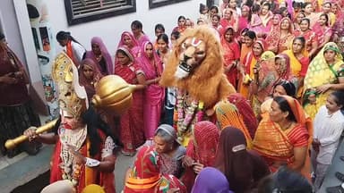 राशमि: राशमी में हनुमान जन्मोत्सव पर अखाड़े के करतब, हैरतअंगेज प्रदर्शन के साथ निकली शोभायात्रा, पुलिस रही मुस्तैद