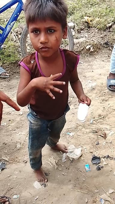 maheva Ganj mein kahin se ek ladka aaya hai kho Gaya hai jiska ladka Ho vah is number per 9580491639
#