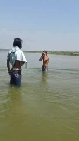 तरियानी चौक: तरियानी: बागमती नदी में नाव पलटी, 30 लोग थे सवार, अधिकारी घटनास्थल के लिए रवाना