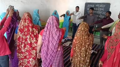 निवाड़ी: बहेरा में जल संरचनाओं के संरक्षण के लिए जल सहेलियों की बैठक आयोजित