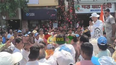 কাটোয়ায় তৃনমূল কংগ্রেস মনোনীত প্রার্থী রবীন্দ্রনাথ চ্যাটার্জীর সমর্থনে রোড শো
Mamata Banerjee MLA Rabindranath Chatt...