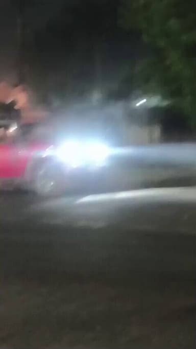 #हापुड़ में थार सवारों का खतरनाक स्टंट, वीडियो वायरल
⏩ चलती थार की छत पर बैठकर युवकों ने की स्टंटबाजी
⏩ खुलेआम नियमों की...