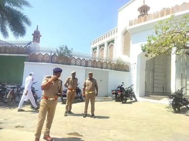 पुलिस अधीक्षक औरैया के निर्देशन में क्षेत्राधिकारी नगर व जनपद के समस्त थाना प्रभारियो/थानाध्यक्षो द्वारा जुम्मा की नमाज...