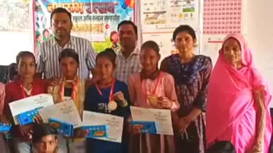 जसवंतनगर: प्राथमिक विद्यालय अंडावली में मेधावी विद्यार्थियों का सम्मान, उपहार देकर मनोबल बढ़ाने की कामना की गई