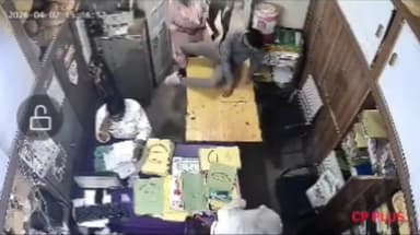 शिवपुरी नगर: "नपा मेरी है...CMO कुछ नहीं": शिवपुरी नपा अध्यक्ष का हाईवोल्टेज ड्रामा, कर्मचारियों को दी नौकरी से निकालने की धमकी।