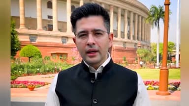 🔥 पद से हटे तो छलका दर्द! राघव चड्ढा बोले – “मेरी खामोशी को हार मत समझना” #RaghavChadha #AamAadmiParty |