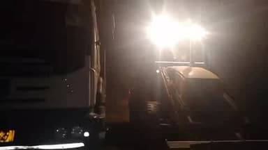 इटावा: चौबिया इलाके में रात के अंधेरे में आधा दर्जन स्थानों पर अवैध मिट्टी खनन, जिम्मेदार बेखबर, वीडियो वायरल