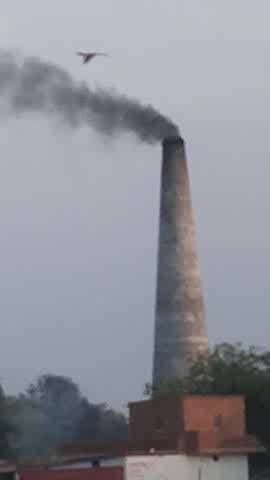 उ प्र प्रतापगढ पट्टी तहसील बेलसंडी गांव में रूस्तम अली द्वारा अवैध ईंट उधोग गुंडई दबंगई के बलसंचालन जारी जिम्मेदार बेखबर