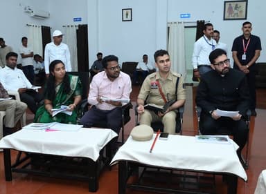 छत्तीसगढ़ के राज्यपाल श्री रमेन डेका ने आज सरायपाली प्रवास के दौरान रेस्ट हाउस में विकासखंड स्तरीय अधिकारियों की समीक्षा...