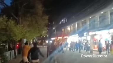 नैनीताल: नैनीताल की मॉलरोड पर नाव चालकों और पर्यटकों के बीच कहासुनी, देखते ही देखते मारपीट में बदली