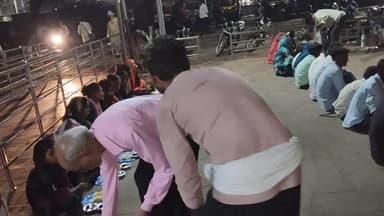 सोहागपुर: हनुमान जयंती के अवसर पर विभिन्न स्थानों पर आयोजित किए गए भंडारे तत्पश्चात जरूरतमंद लोगों को भी कराए गए भोजन।