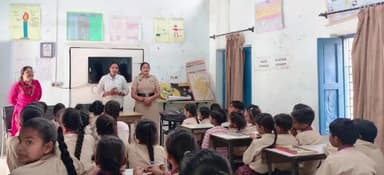थानेसर: महिला सेफ सिटी टीम ने छात्र-छात्राओं को महिलाओं के विरुद्ध अपराधों के बारे में जानकारी दी
