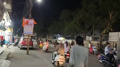 मंदसौर: गांधी चौराहा क्षेत्र में DM के निर्देश पर हटे अवैध होर्डिंग, होर्डिंग माफिया में मचा हड़कंप