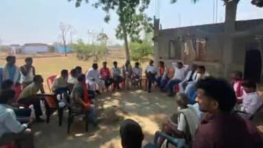 लावालौंग: विधायक जनार्दन पासवान पाराडीह गांव पहुंचे, लोगों से मिलकर उनकी समस्याओं से अवगत हुए