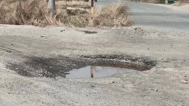 गोबिंदपुर राजनगर: सड़क पर गड्ढे या गड्ढों पर सड़क? राजनगर-सरायकेला मार्ग की बदहाली से जनता बेहाल, प्रशासन खामोश #samasya