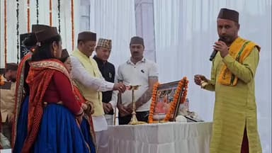 गरुड़: तीसरे कत्यूर महोत्सव का रंगारंग आगाज, विधायक, जिला पंचायत अध्यक्ष, दर्जा राज्यमंत्री व नगर पंचायत अध्यक्ष ने किया शुभारंभ