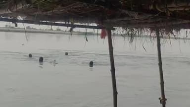 बीघापुर: लखनऊ से दोस्तों के साथ बक्सर में गंगा नदी में नहाने आया युवक डूबा, गोताखोर कर रहे हैं तलाश