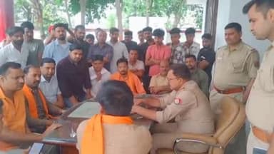 जानसठ: जानसठ पुलिस स्टेशन परिसर में भारतीय जनता पार्टी के कार्यकर्ताओं और पदाधिकारियों ने किया थाने का घेराव