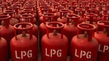 बेतिया: बेतिया मे अधिकारियो ने दो गैस एजेंसीयो का औचक निरिक्षण किया डिलीवरी कर्मियों की मनमानी उजागर ||#bettiah #westchamparan