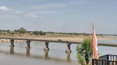 उदयपुरा: रायसेन ज़िले के नर्मदा तट बोरास रेत घाट पर रेत खनन पर लगा अंकुश, क्षेत्रीय विधायक मंत्री के निर्देश