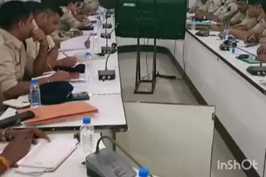 कुरवाई: विदिशा एसपी ने कुरवाई में थाना प्रभारियों की बैठक ली, नशे के खिलाफ कार्रवाई के निर्देश दिए