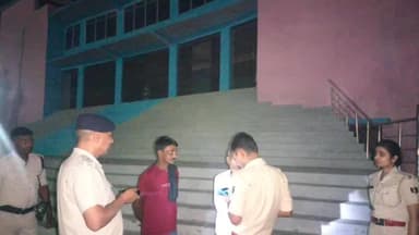 मधेपुरा: मद्य निषेध विभाग ने शहर में की छापेमारी, अवैध गतिविधि में शामिल 3 लोग गिरफ्तार