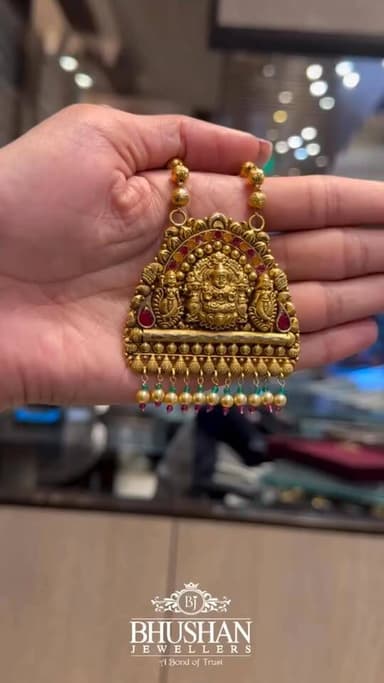 सुंदर ज्वेलरी भूषण ज्वेलर्स के साथ