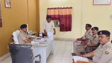 #जयनगर अनुमंडल मुख्यालय के पुलिस पदाधिकारी (डीएसपी) कार्यालय में आज राघव दयाल ने लक्ष्य के अनुरूप लंबित कांडों के त्वरि...