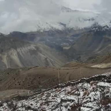 हंगरंग: ज़िले के चीन सीमांत क्षेत्रों में हुई ताज़ा बर्फबारी, बागवानों ने ली राहत की सांस, सूखे से मिली निजात