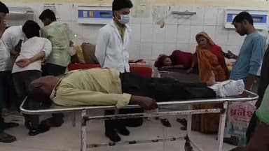 सीतापुर: थाना खैराबाद क्षेत्र के अहमदनगर गांव के पास तेज रफ्तार फोर व्हीलर ने ऑटो को मारी जोरदार टक्कर, ऑटो चालक हुआ घायल