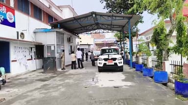 बड़ी खबर: #रूद्रपुर की #इण्डेन_गैस_एजेंसी पर #गैस_सिलेंडर की #कालाबाजारी के #आरोप में एजेंसी के #ठेकेदार हिरासत में
#awaa...