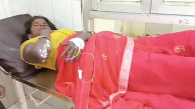 सीतापुर: बिसवां में चलती हुई मोटरसाइकिल से एक महिला सड़क पर गिरी, गंभीर रूप से घायल