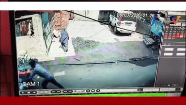 खितौला में दिनदहाड़े महिला से मंगलसूत्र लेकर फरार हुए बदमाश, CCTV में कैद पूरी घटना।🚨🔥
#sihora #news #shivaaynews