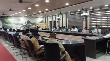 सीतापुर: सदर तहसील में संपूर्ण समाधान दिवस में बड़ी संख्या में फरियादियों ने अधिकारियों से अपनी समस्याएं सुनाई