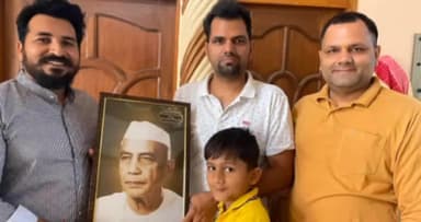 चांदपुर: चांदपुर के प्रमेन्द्र तोमर की यूपीपीसीएस परीक्षा में 43वीं रैंक आने पर उनके घर पहुंचकर किया गया स्वागत