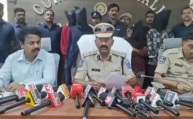 హిమాయత్ నగర్: కుత్బుల్లాపూర్లో మత్తుమందు విక్రయం, ఇద్దరు అరెస్ట్ : కుత్బుల్లాపూర్ ఎస్ఓటీ పోలీసులు