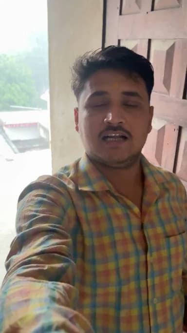बाराबंकी में अचानक से मौसम बदल गया
वीडियो एक हफ़्ते पुरानी है 😭🤣
#barabanki #shortvideo #viralpost #bbk #viral