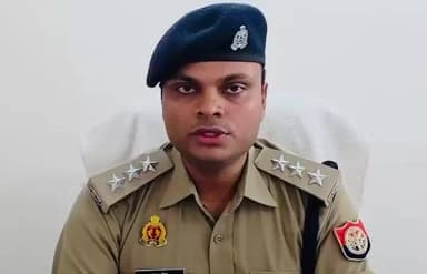 #जालौन ➡️ जालौन पुलिस की बड़ी कार्रवाई
➡️ हत्या के प्रयास मामले में 2 आरोपी गिरफ्तार
➡️ घटना में प्रयुक्त कार के साथ दबो...