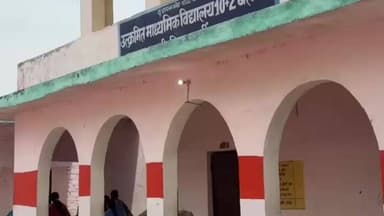 पताही प्रखंड के मध्य विद्यालय बेतौना में पिछले कई दिनों से मध्यान भोजन नही बनने से बच्चों को दोपहर का भोजन नही मिल पा