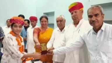 बीदासर: बीदासर के चाड़वास में मेधावी स्टूडेंट्स को विधायक पूसाराम गोदारा ने 32 छात्रों को प्रतीक चिन्ह देकर किया सम्मानित